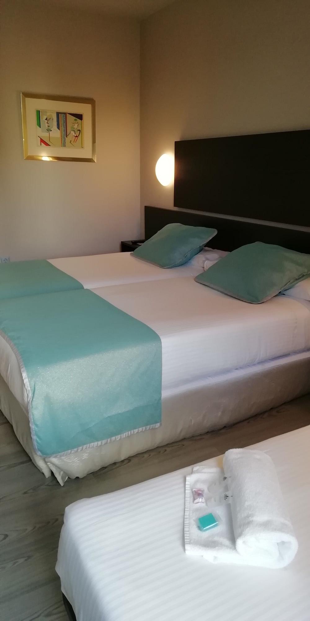 Hotel Ciudad De Ponferrada, Ascend Hotel Collection Kültér fotó