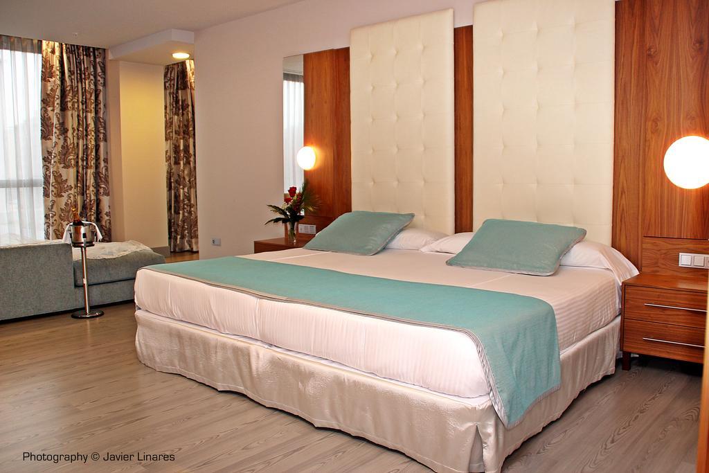 Hotel Ciudad De Ponferrada, Ascend Hotel Collection Szoba fotó