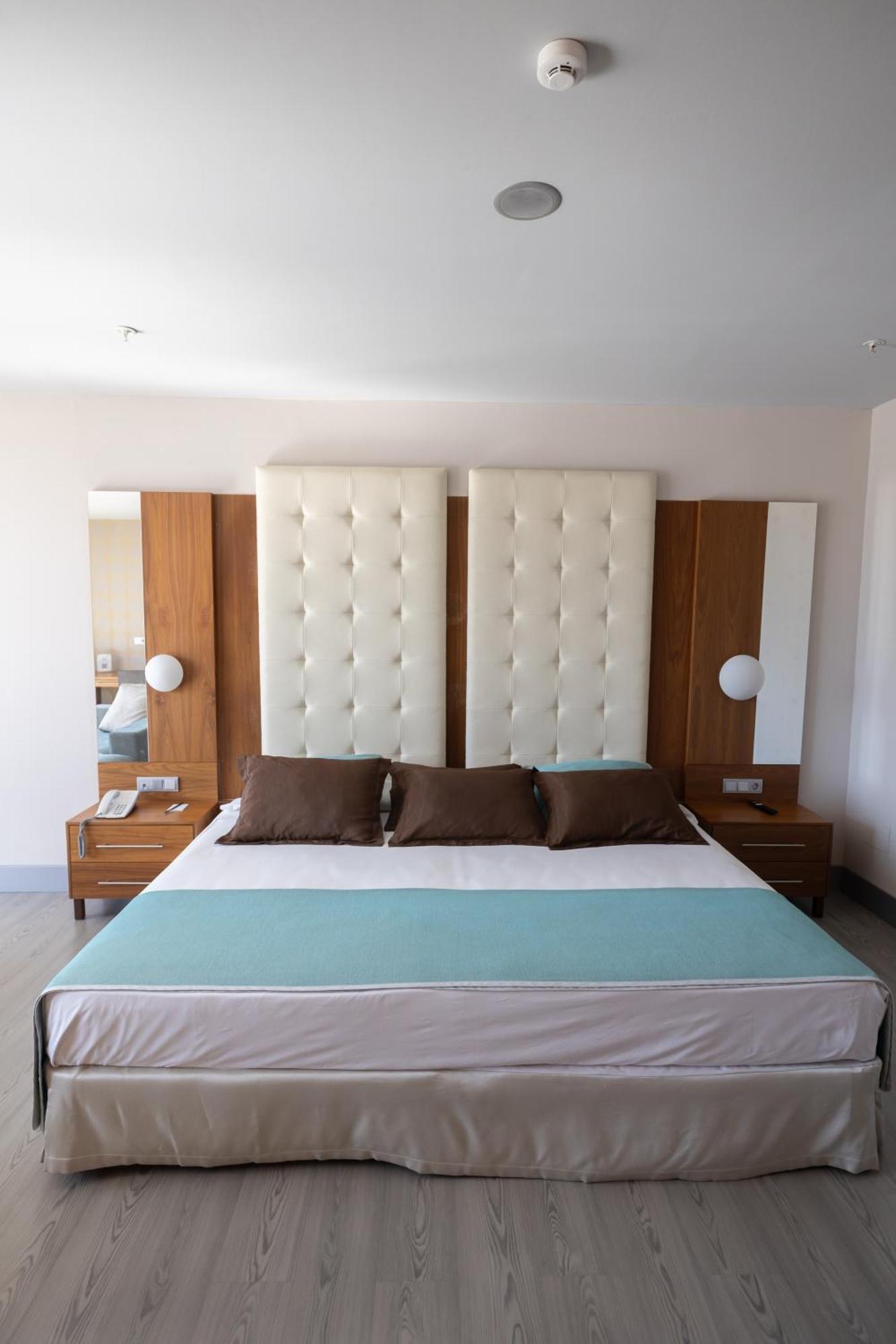 Hotel Ciudad De Ponferrada, Ascend Hotel Collection Kültér fotó