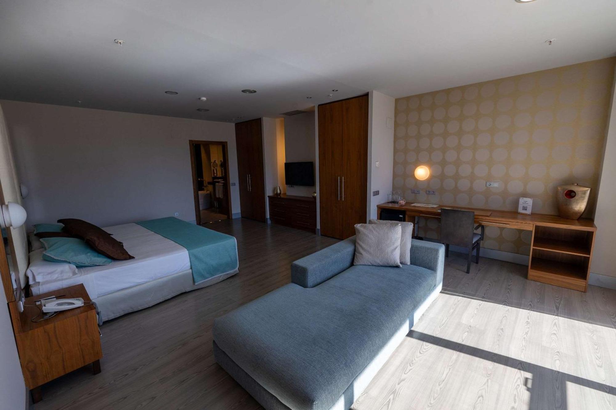 Hotel Ciudad De Ponferrada, Ascend Hotel Collection Kültér fotó