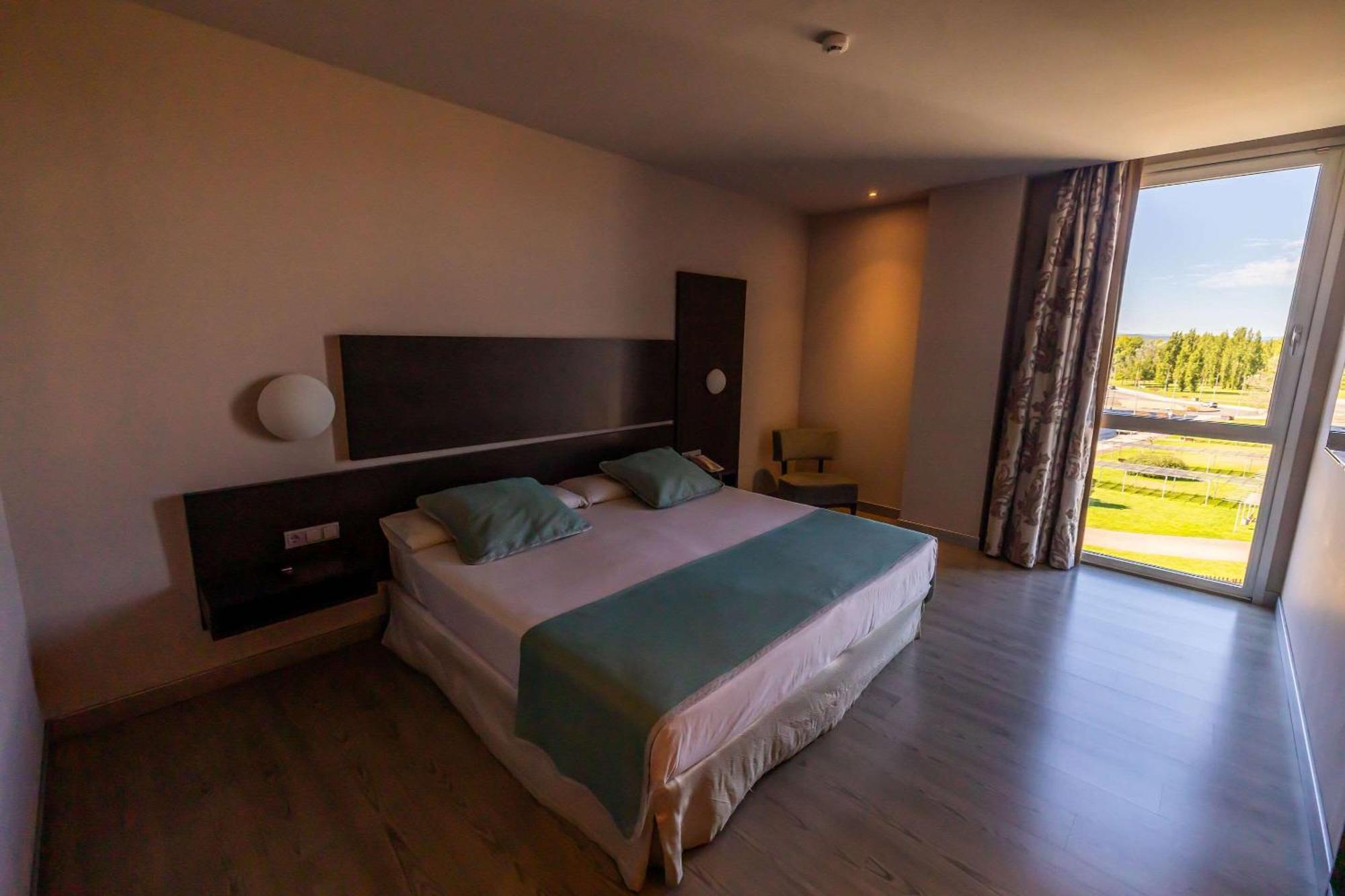 Hotel Ciudad De Ponferrada, Ascend Hotel Collection Kültér fotó