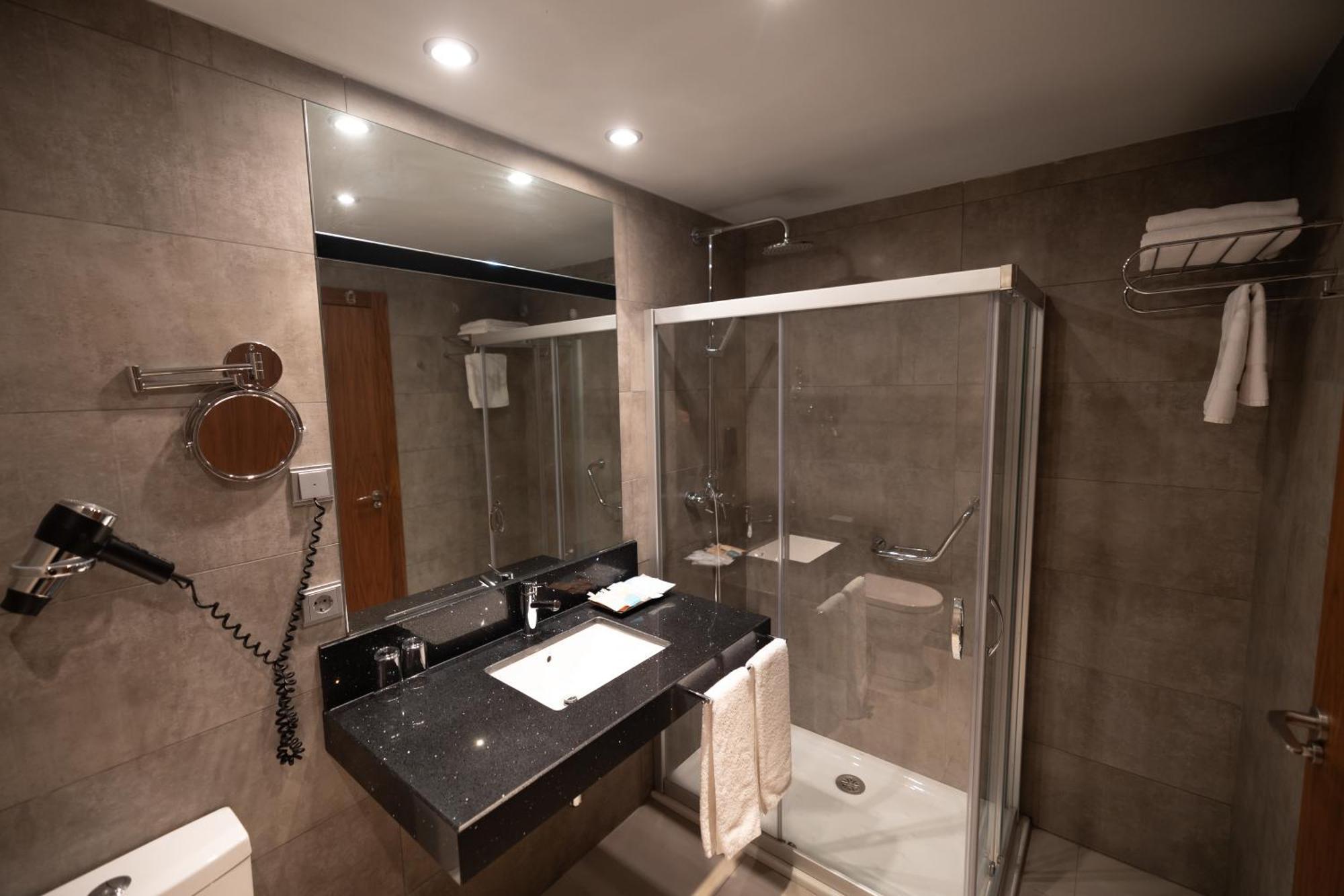 Hotel Ciudad De Ponferrada, Ascend Hotel Collection Kültér fotó